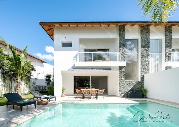 3BR Luxury Townhouse with Private Pool | Dominicus