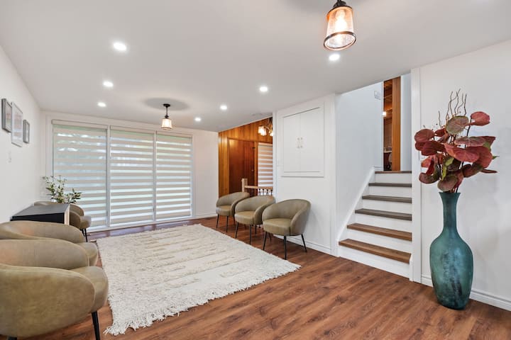 Serene Mid-century Home, Ravine & Lake Access - 奧克維爾