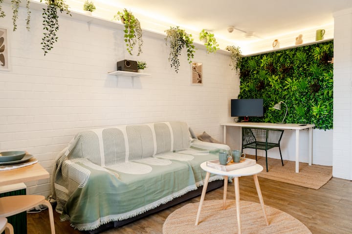 The Green Nest - Cozy Stay Near Cbd + Free Parking - Bassendean