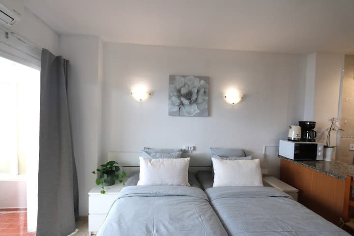 Comfortable Studio By The Sea, Fuengirola - Fuengirola