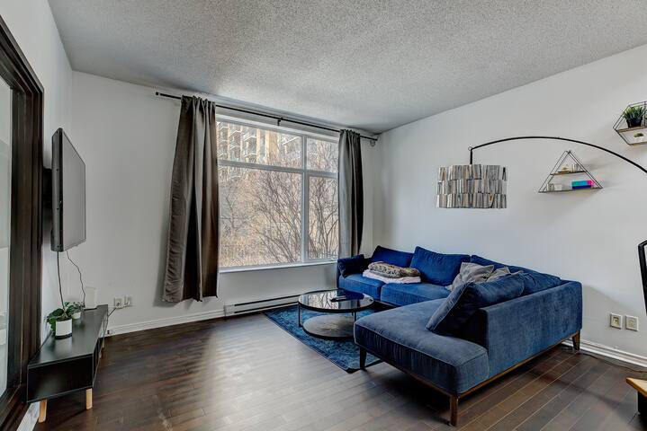 Modern 3 Bed Gem Downtown gallery image 2