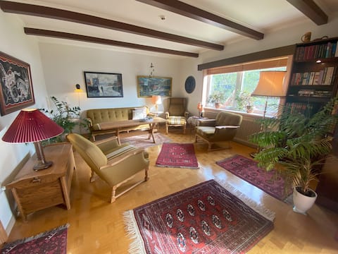 Charming Retreat with Stunning Views for 9 guests