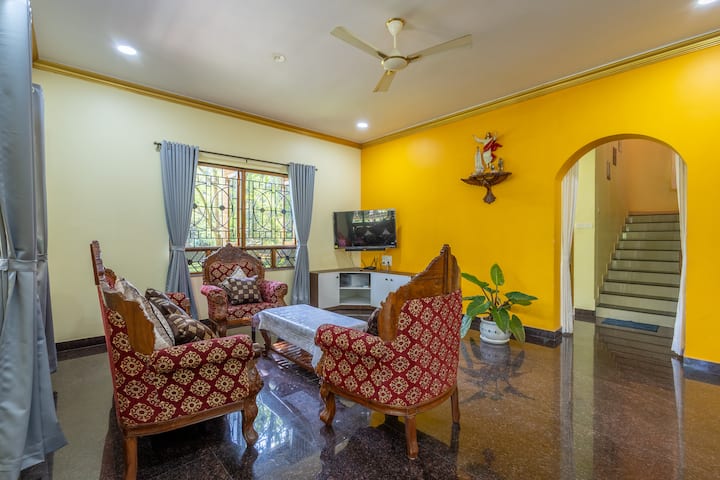 Modern Comforts in a Classic Villa Setting.