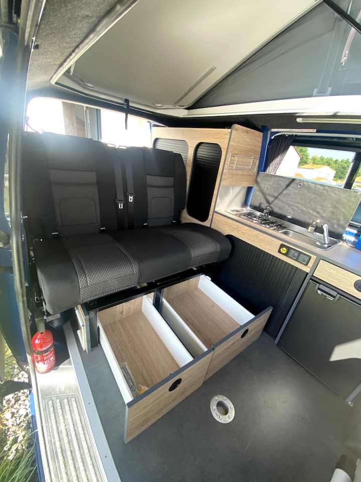 Volkswagen Camping Van Vw T6 - Clisson