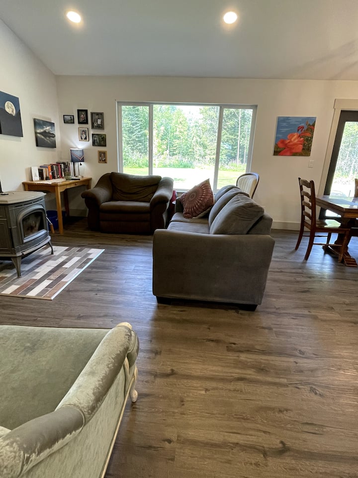 Peaceful Country Room W/ Separate Entrance - Canada