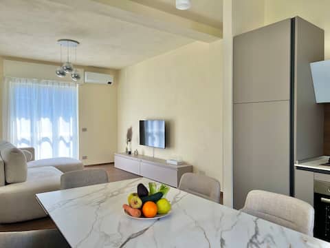 Popular Airbnb listing: Modern and spacious • Lake Como 2 minutes away • AC in Dervio