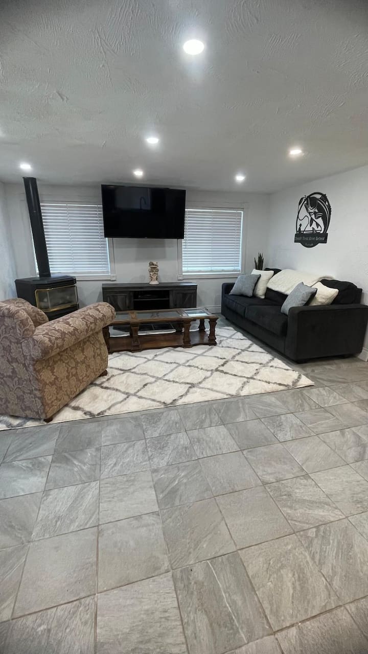 Trendy Trent River Retreat Lake House @Trent River - Norwood