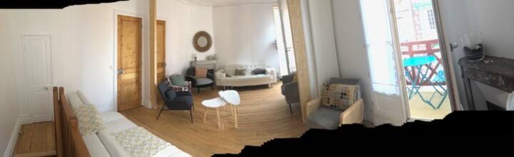 Дневна соба лоцирана на 1-от кат 