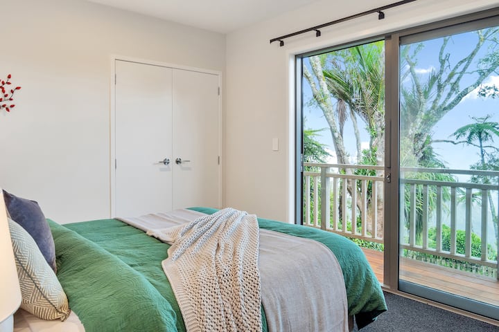 Otvorite klizna vrata ranča kako biste uživali u hladnom noćnom zraku.