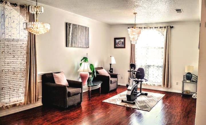 Spacious 4br Family Home - 曼斯費爾德