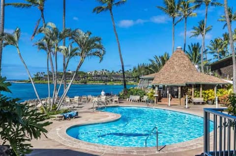 Popular Airbnb listing: Oceanfront Resort Maui~ AC/King~ Sandy Napili Bay! in Napili Honokowai