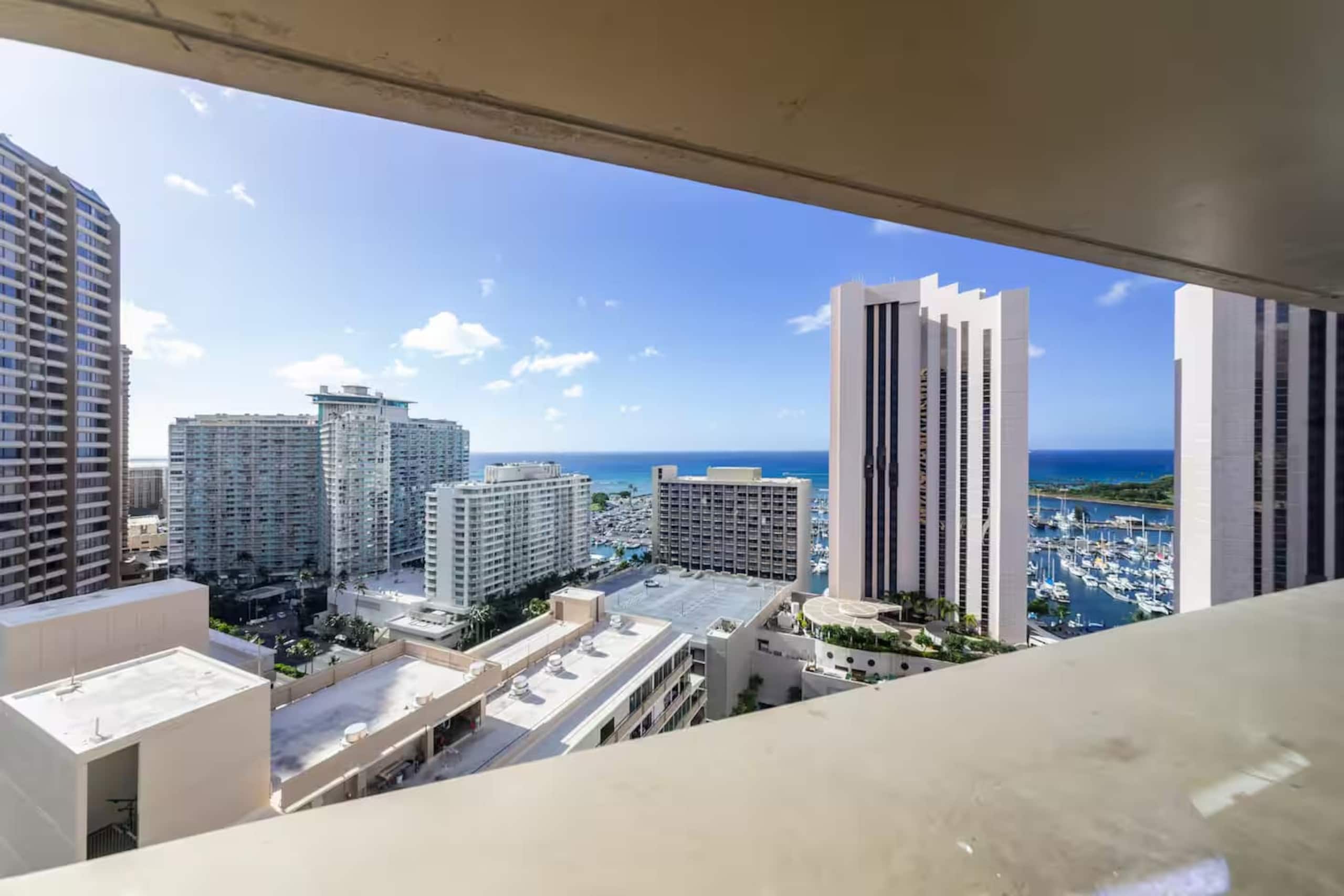 Condo in Honolulu · ★5.0 · 1 bedroom · 2 beds · 1 private bath - Image 26