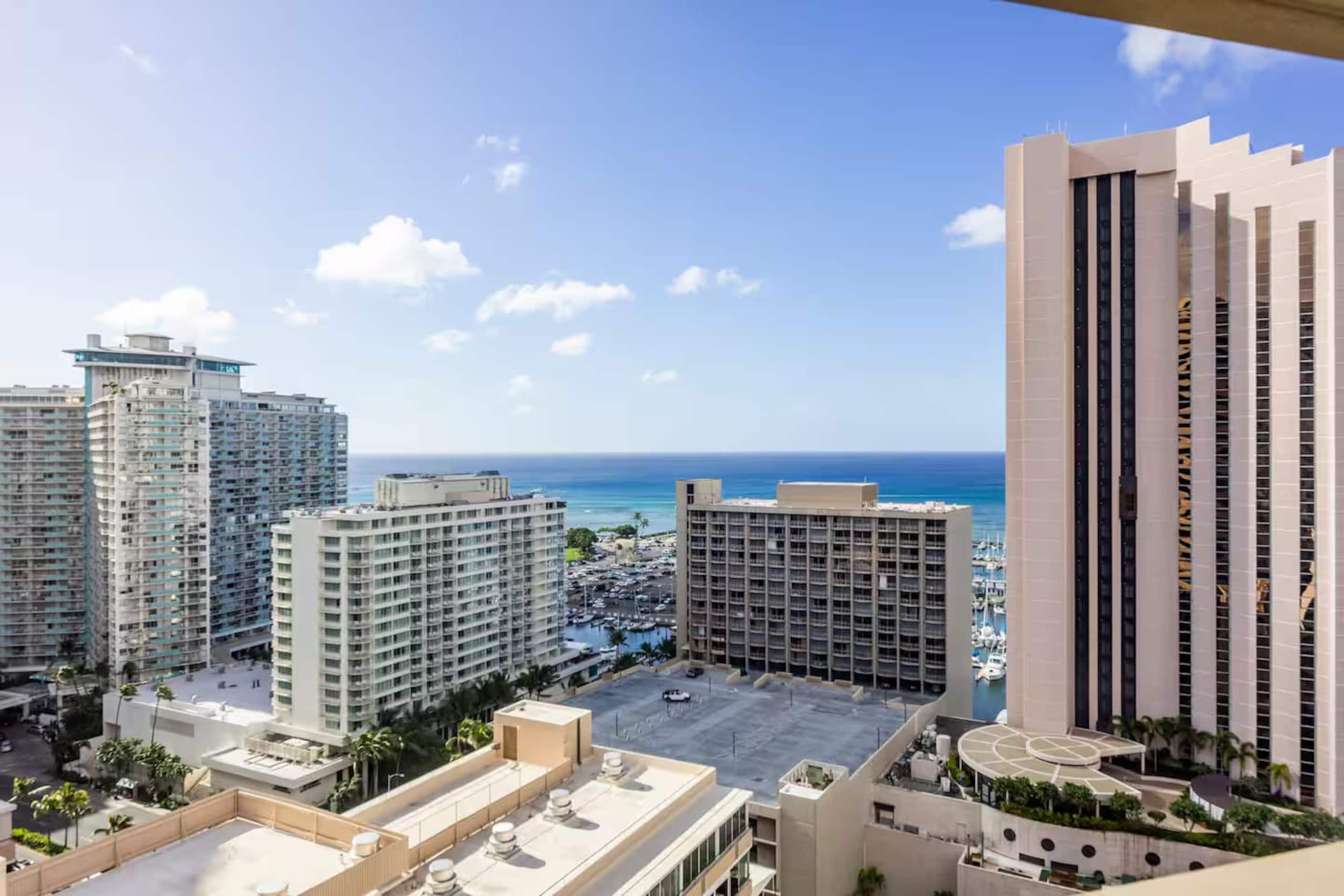 Condo in Honolulu · ★5.0 · 1 bedroom · 2 beds · 1 private bath - Image 27