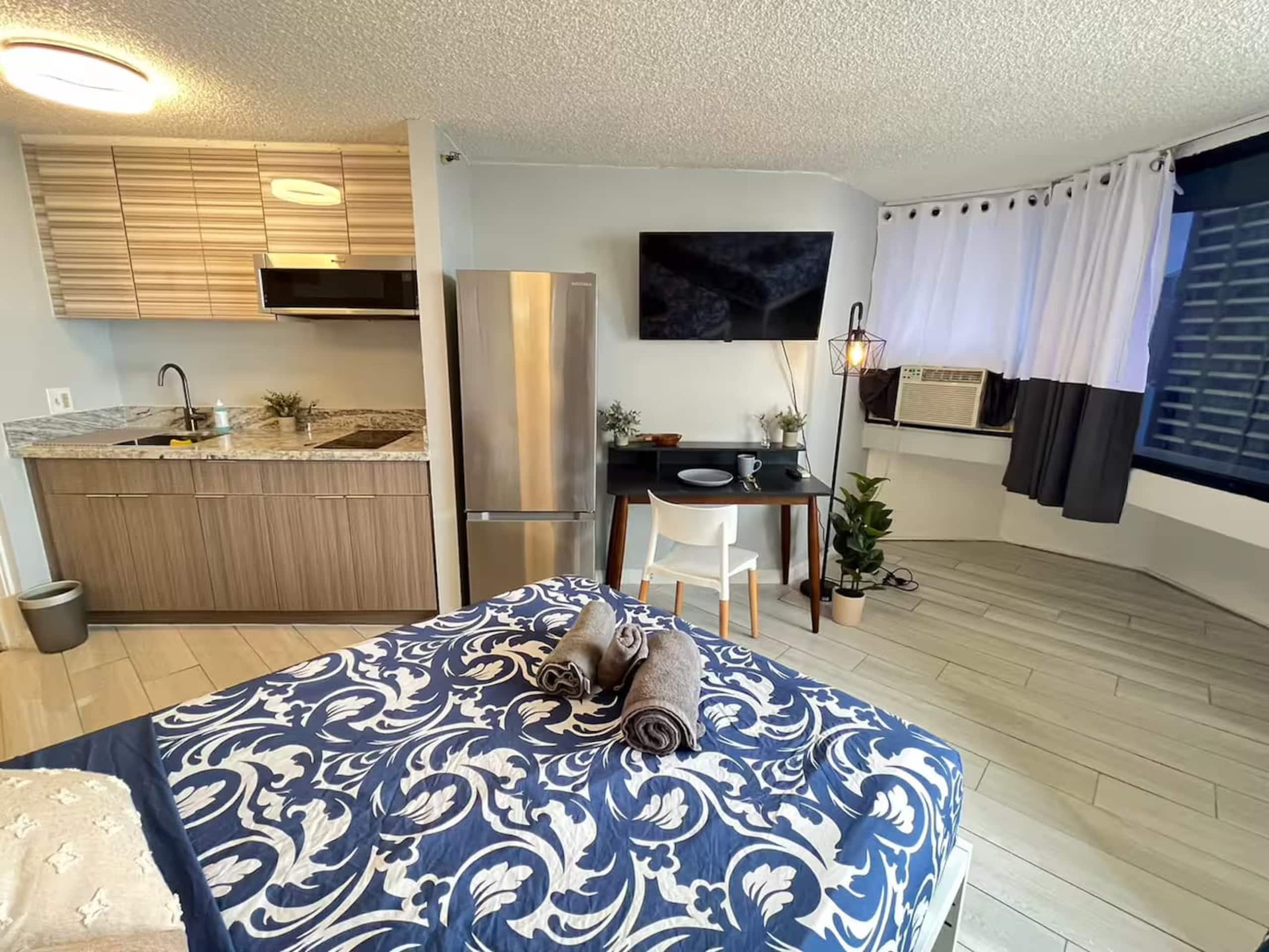 Condo in Honolulu · ★5.0 · 1 bedroom · 2 beds · 1 private bath - Image 5