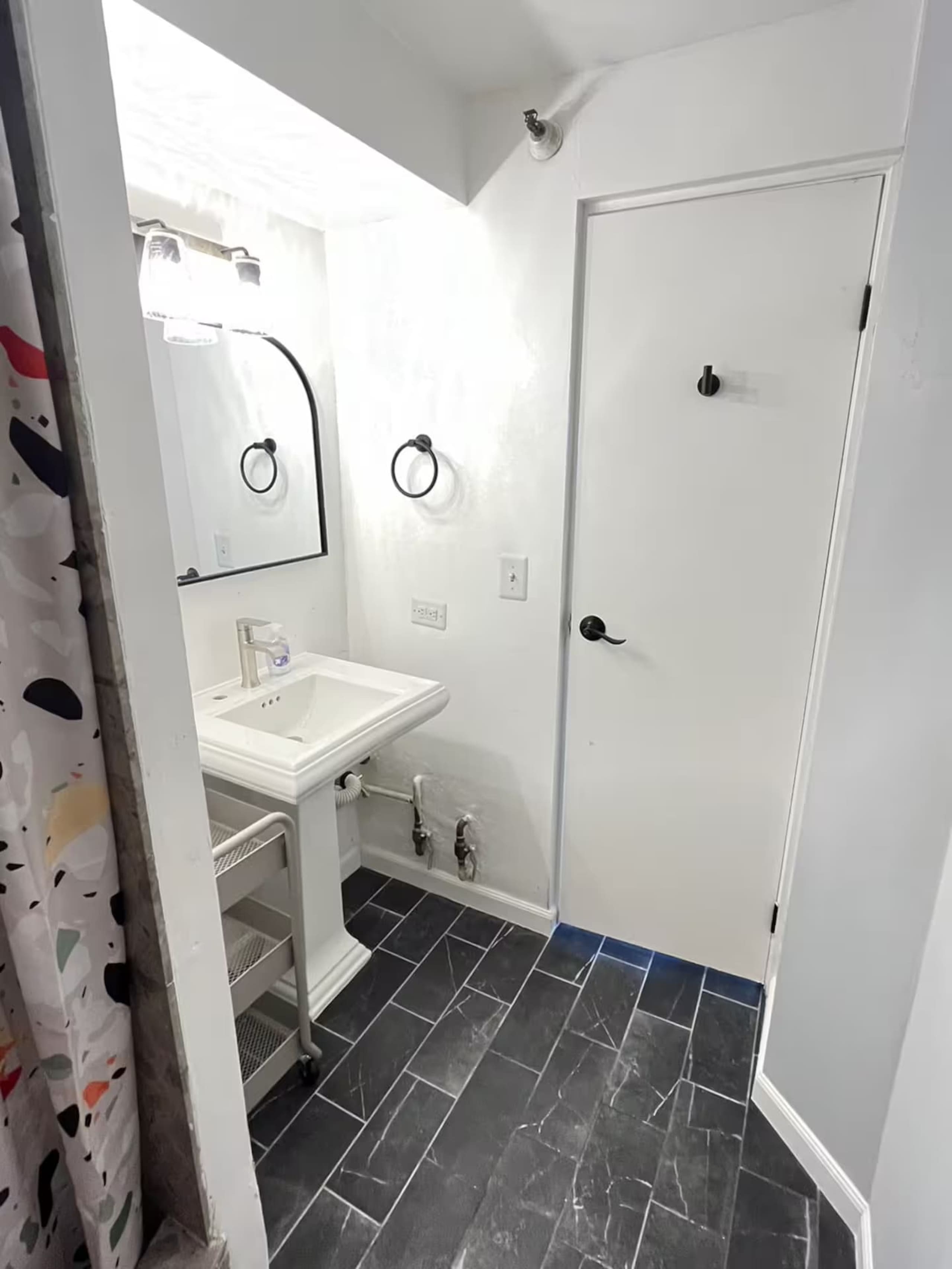 Condo in Honolulu · ★5.0 · 1 bedroom · 2 beds · 1 private bath - Image 25