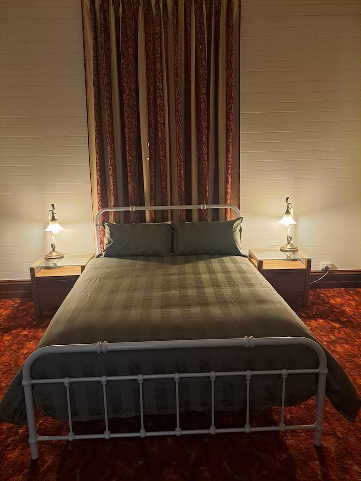 Lillian's Retreat - Richmond Hill
