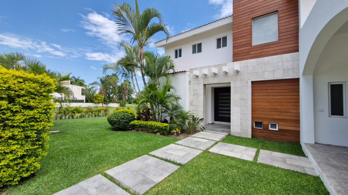 5BR Villa in Xochitepec — 5 bedroom vacation rental in Xochitepec