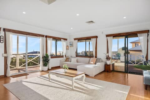 Peppy View Beach House – Ocean Views & Family Fun