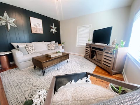 Private Cleveland St. Cottage~Walk Folsom Village