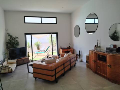 Top performing Airbnb: Villa with pool near sea in Sérignan
