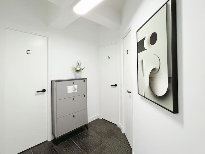 Large Bright 5br@1 Min Wanchai Mtr & 6 Min Hkcec - Hong Kong