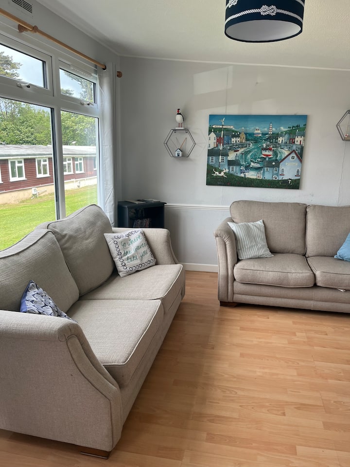 Sunshine Chalet Sleeps 4 - Clovelly