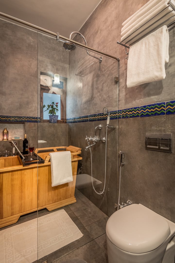 Full bathroom 2 image 1