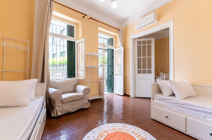 Beautiful Athenian 120m² spacious 4-bedroom Apt gallery image 4