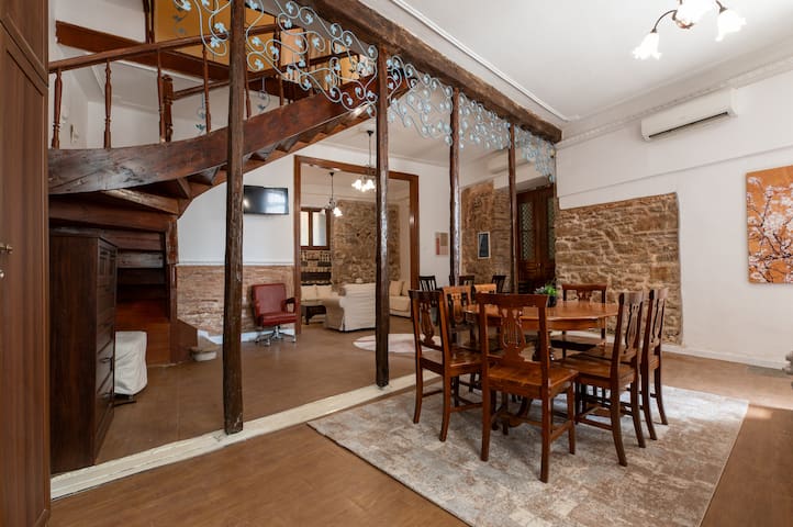 Beautiful Athenian 120m² spacious 4-bedroom Apt