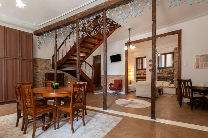 Beautiful Athenian 120m² spacious 4-bedroom Apt gallery image 5