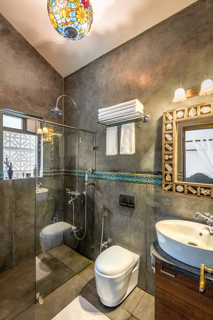 Full bathroom 2 image 1