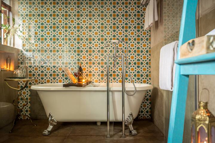 Full bathroom 1 image 1
