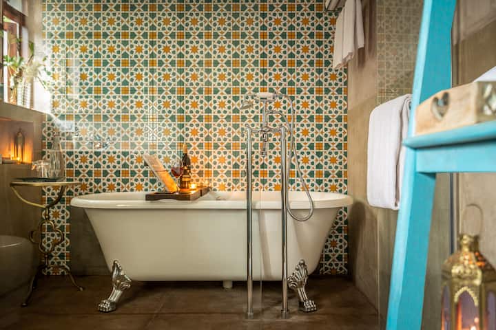 Full bathroom 1 image 1