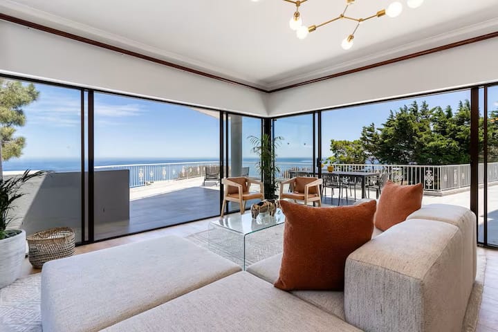 Camps Bay Charm | Modern Villa With Views & Pool - Camps Bay