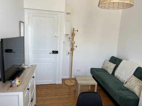Successful Airbnb property: Apartment 2/3 people in Luc Sur Mer