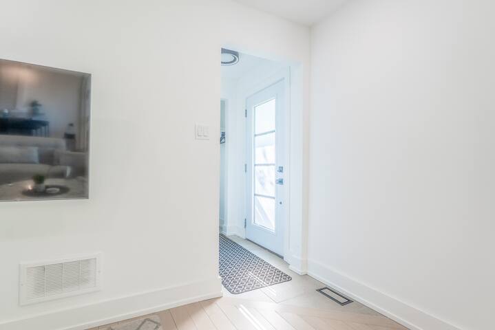 5BR Home in Nepean Ottawa gallery image 5