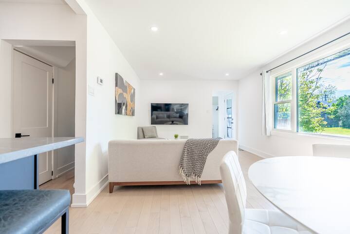 5BR Home in Nepean Ottawa gallery image 4