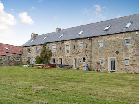 The farmhouse Bowlees cottages