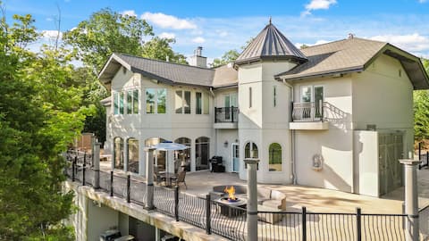 Graycliff Retreat: 11BR Estate. Game Room+Hot tub.