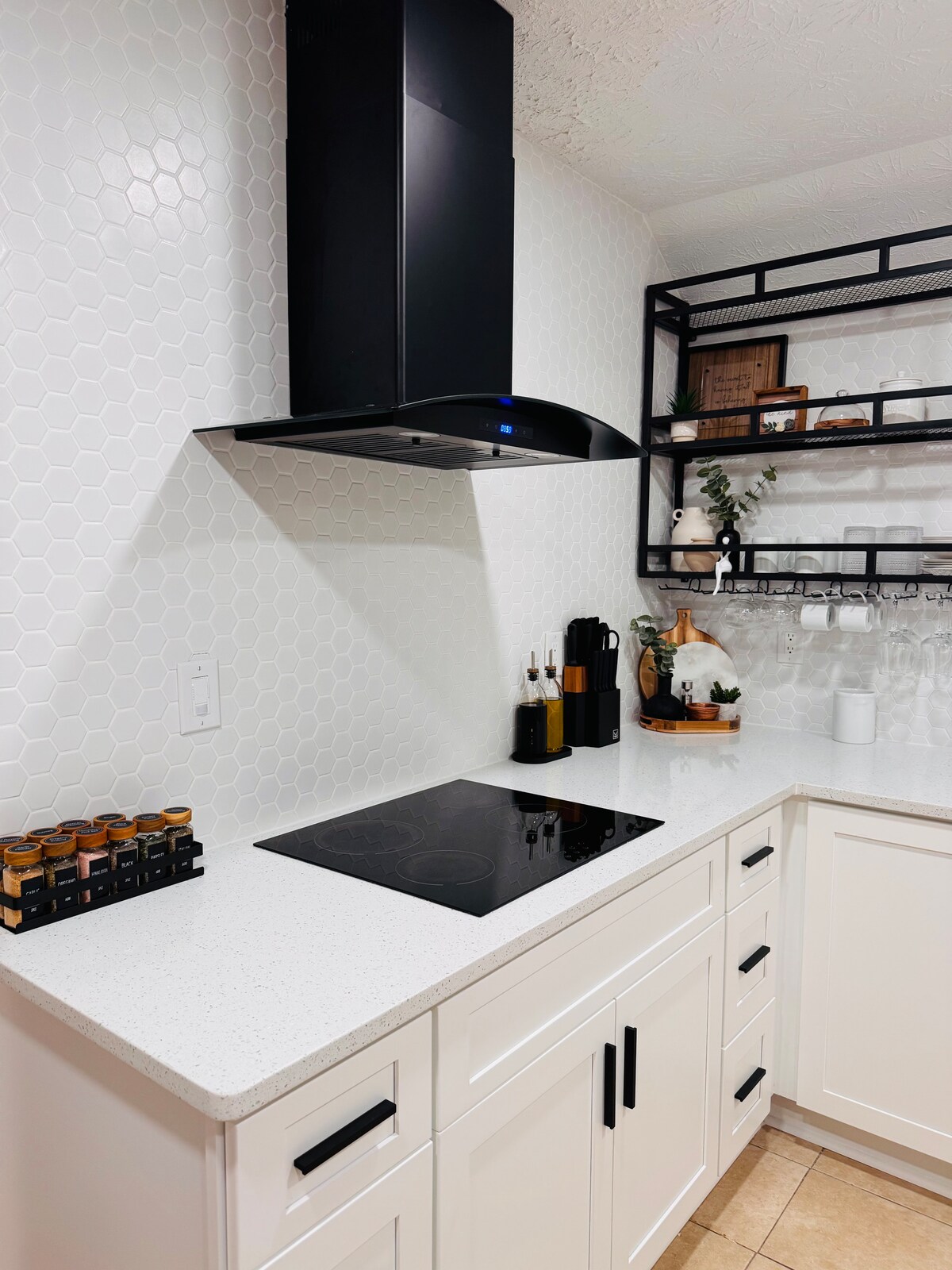 Modern Lawrenceville Stay Near Downtown - Parking
