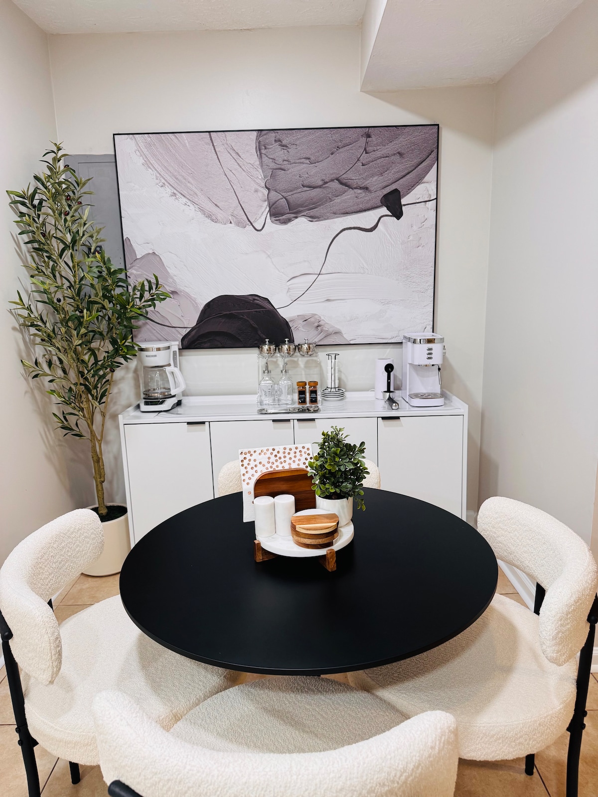 Modern Lawrenceville Stay Near Downtown - Parking