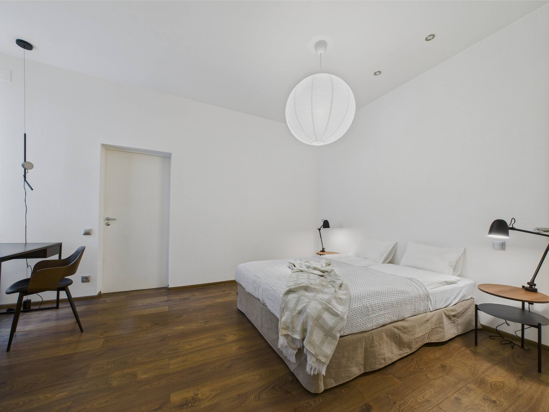 Raw & Refined | 2BR Old Town Apartment — foto 2