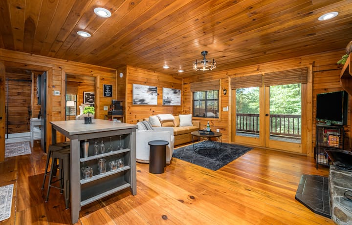 Experience Hibernation Station In Ellijay, Ga - Ellijay, GA
