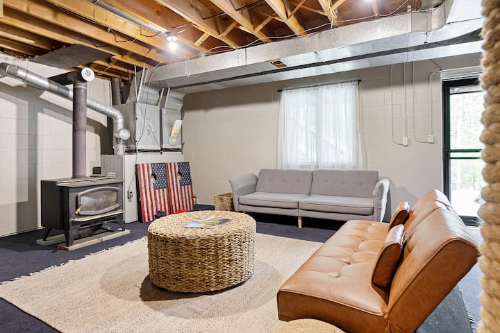 Cozy 3br W/ Yard Games ~Walk To Downtown + Lake Mi - Frankfort, MI