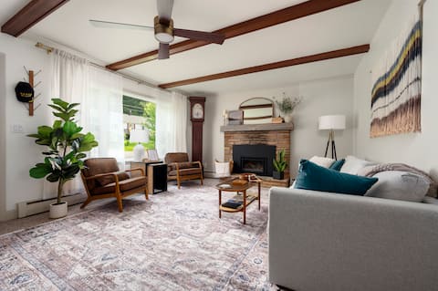 Popular Airbnb listing: Pa's Place- Location, Location! Oneida Co STR-0042 in Utica / Rome