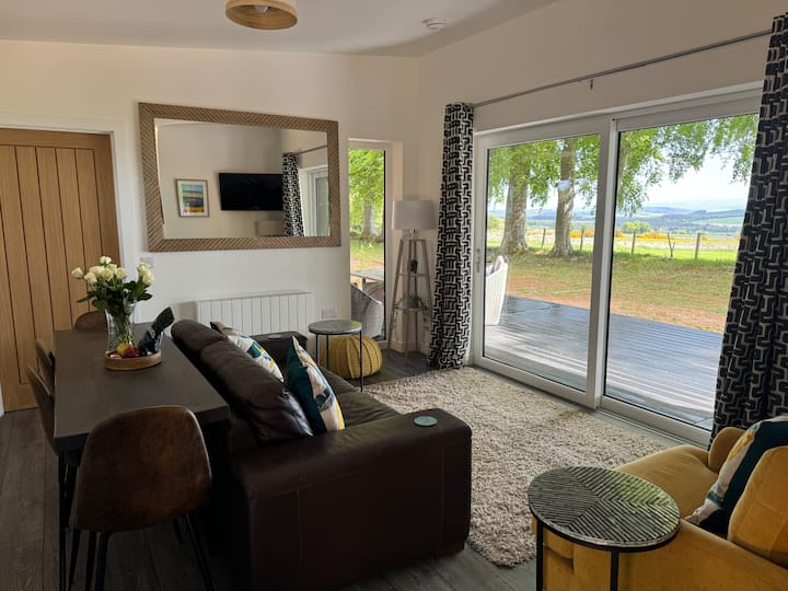 Ruthven Lodge & Hot Tub - Wellhouse Country Lodges - Beauly