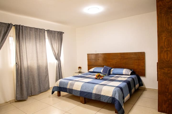 Dhomë gjumi me krevat dopio "king"
Dollap
Smart Office
Televizor
Wifi

