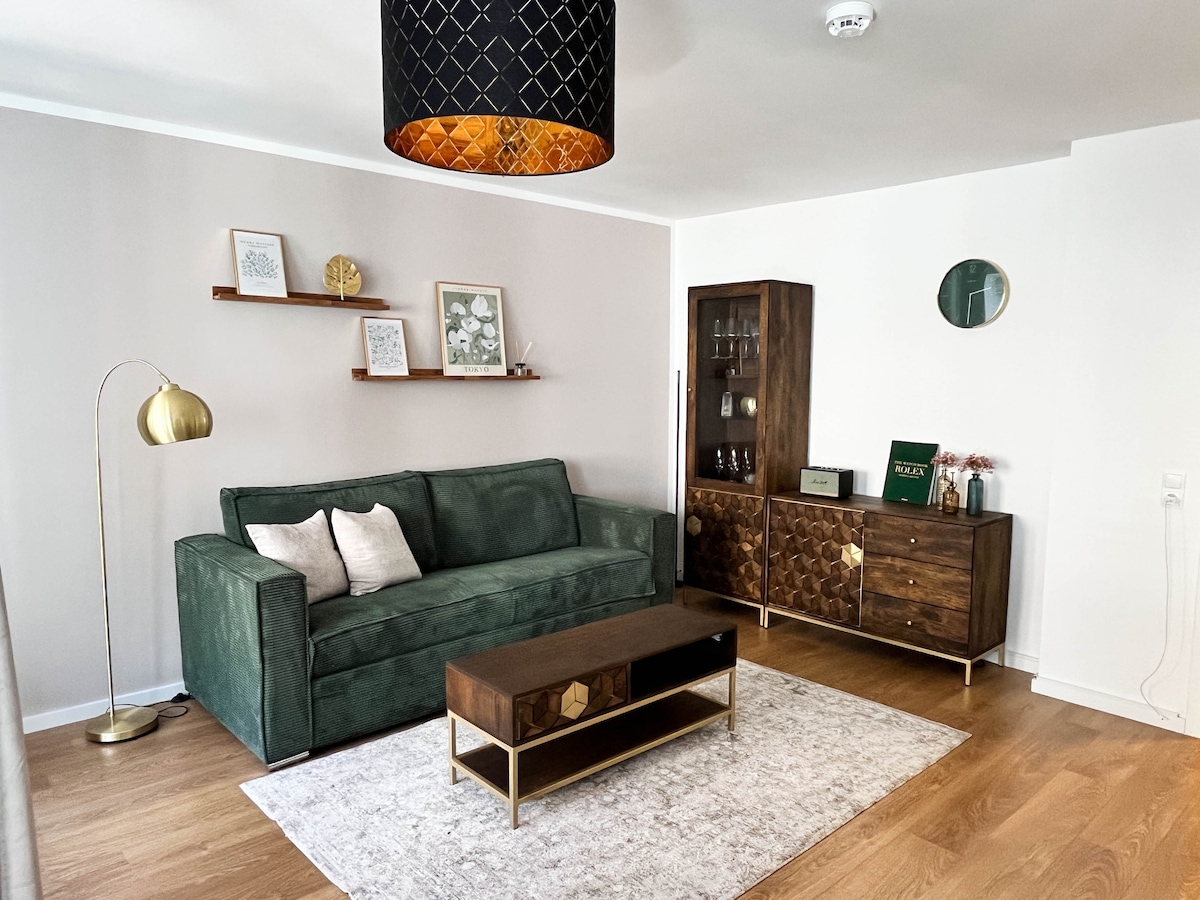 Top Airbnb: 2-bedroom apartment in the center - dream location + garage in Augsburg