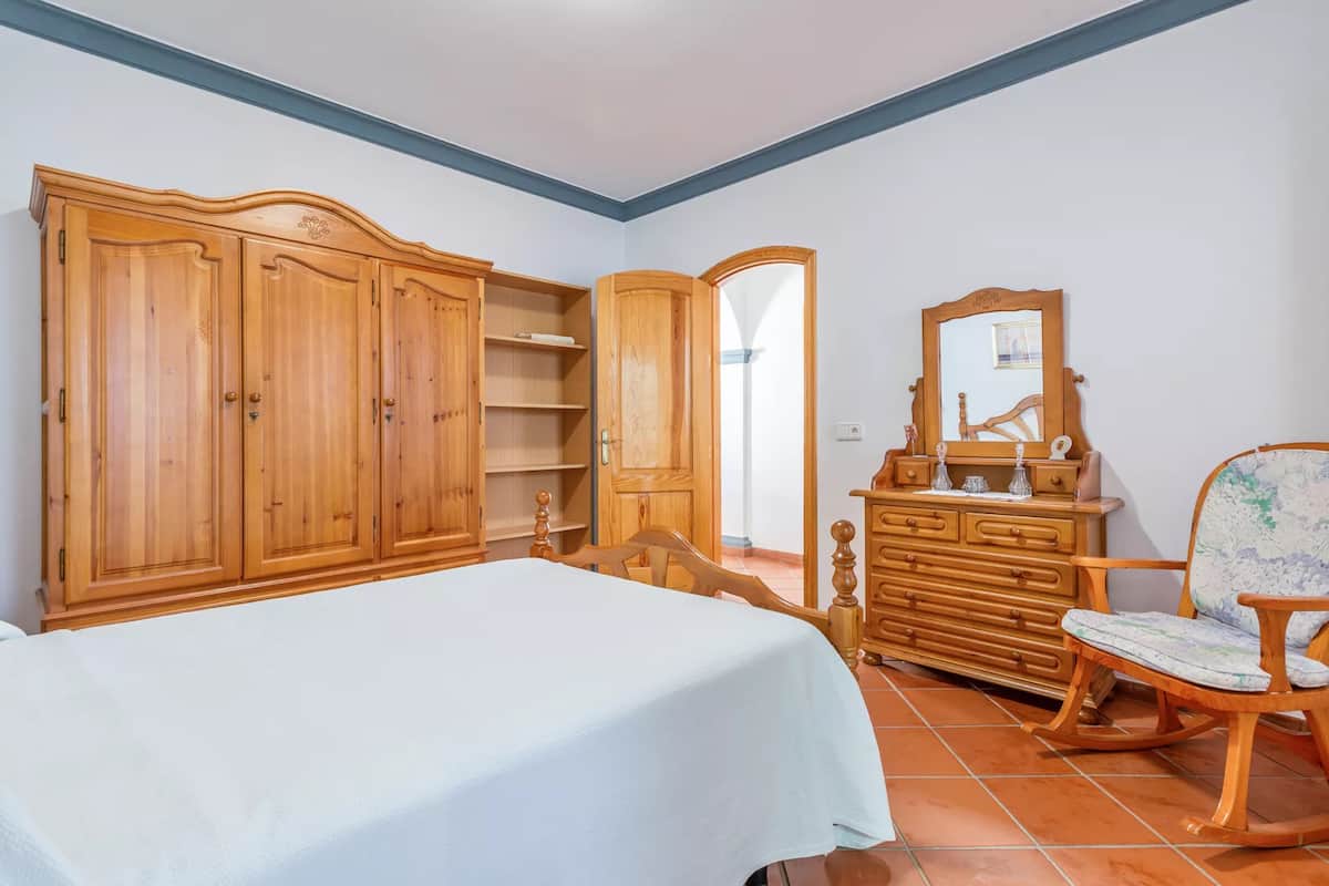 Habitaciones y baño