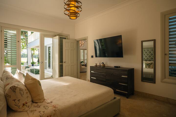 Lovely Villa with Live in Staff